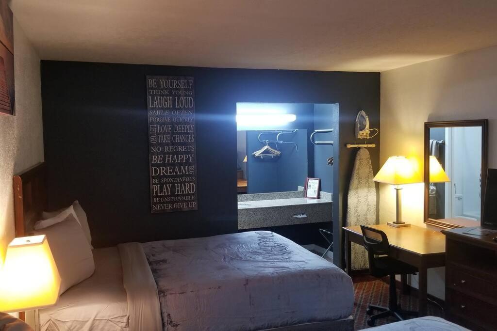 Hotel 2 Queen Beds Hotel Room 128 Booking Stillwater Kültér fotó