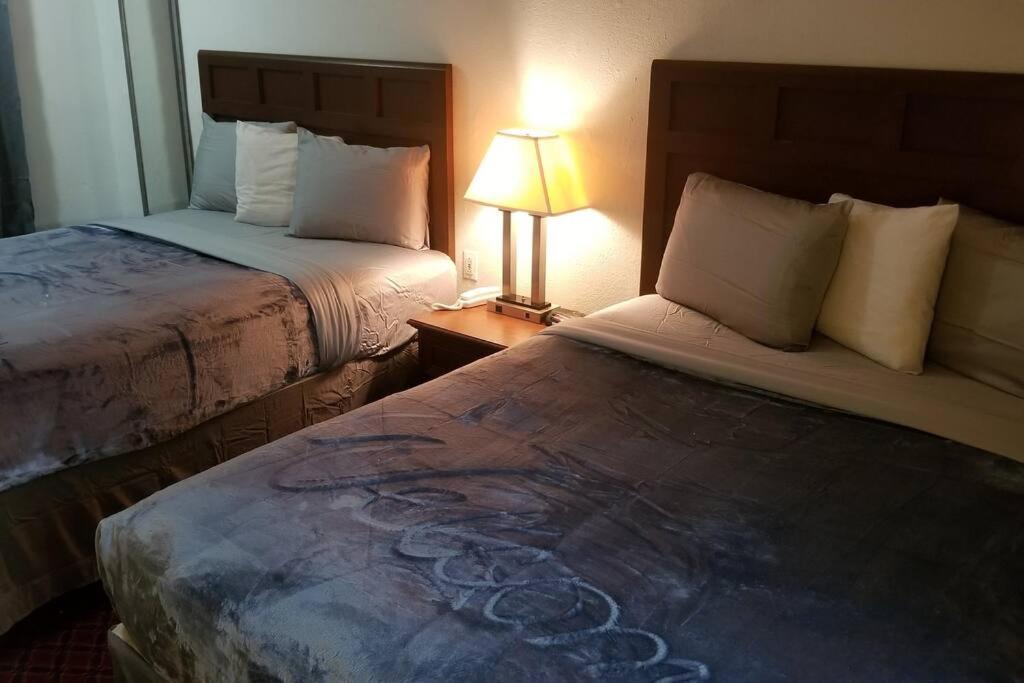 Hotel 2 Queen Beds Hotel Room 128 Booking Stillwater Kültér fotó
